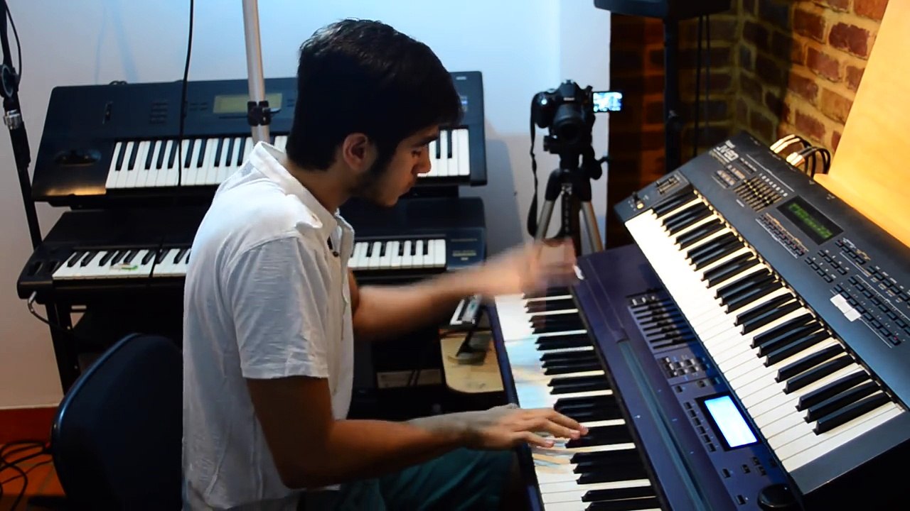 Clash of Clans Battle Theme on Piano - Tocando Música Tema do Clash no Piano ! Gelli Clash