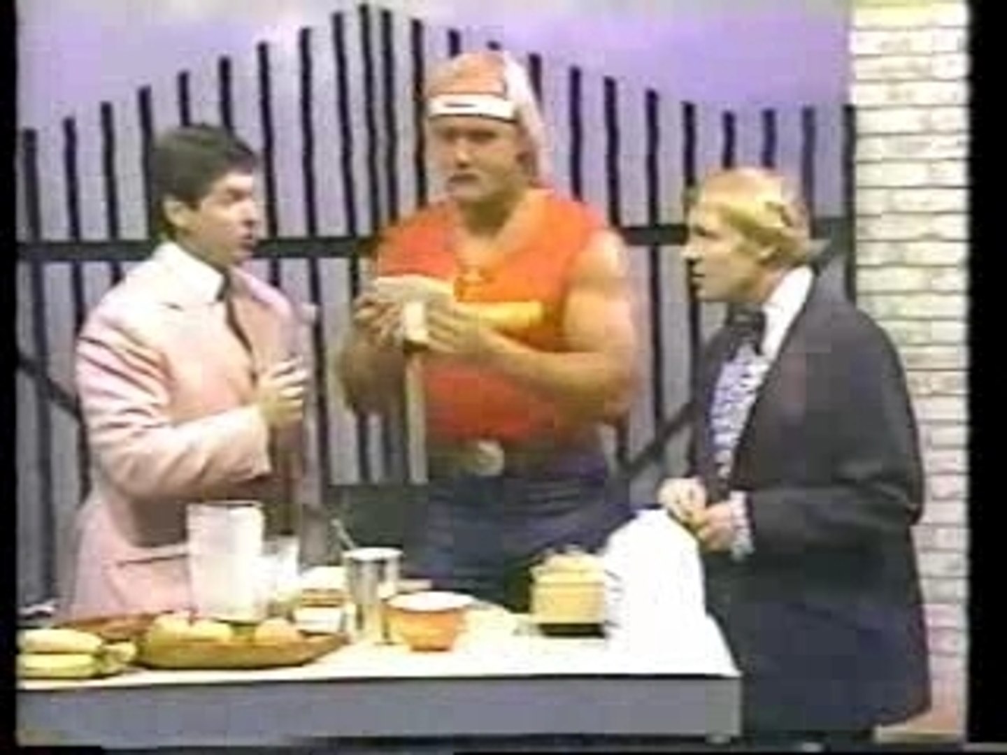 Hulk Hogan Makes Protein Shakes (TNT Show 06.17.84) - video Dailymotion
