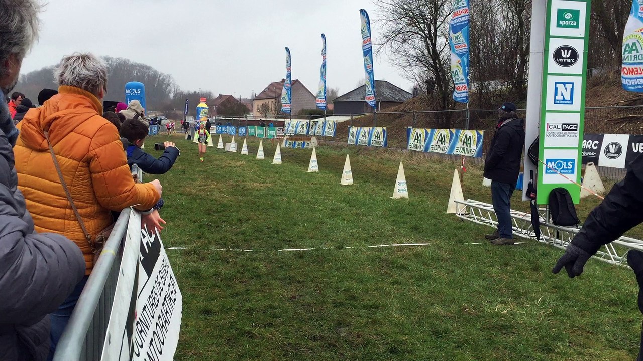 Cross Cup de Dour : les coureurs sont exténués à l'arrivée