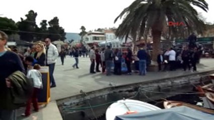 Foça'da Kış Ortasında Yaz Sezonunu Yaşadı