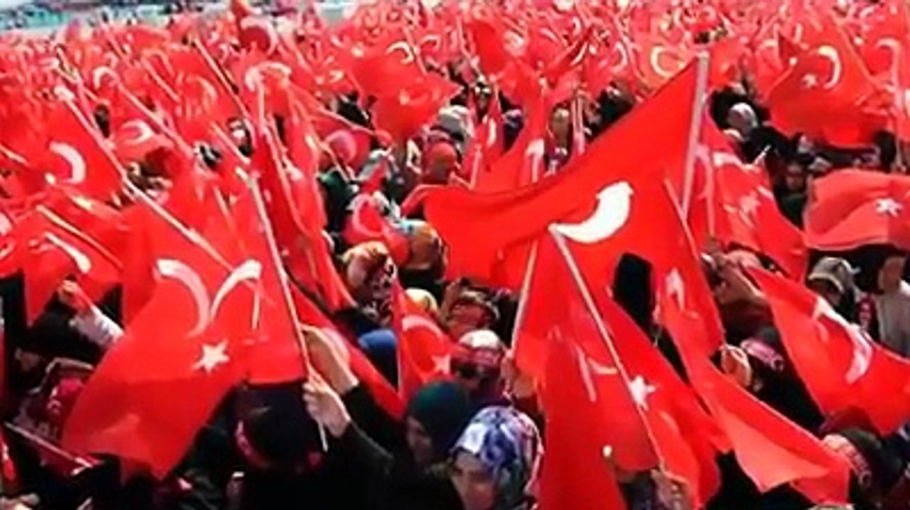 UĞUR IŞILAK'TAN REFERANDUM ŞARKISI