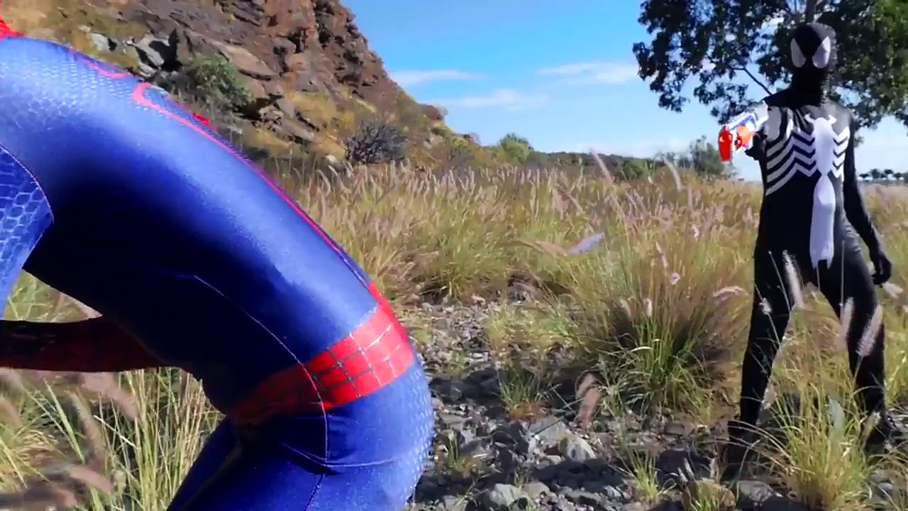 Человек-паук против Венома Спайдермен эпический Нерф война Реальная жизнь супергероев кино SPMFC