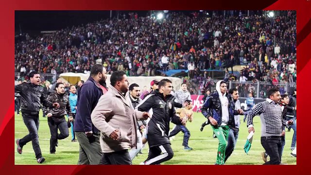 ACCUSES Port Said massacre placé leurs mères ... et accepter leurs pieds avant l'exécution de l'arrêt