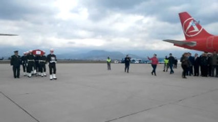 Şehit Annesi,oğlunun Cenazesine Sarıldı