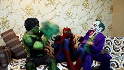 Descargar video: Spiderman Ghost vs Joker & Hulk - Spider-Man Pranked by Fake Ghost! Superheroes ghost In Real Life