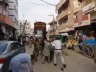 Pakistani Police Walay Ki Pitaaai..