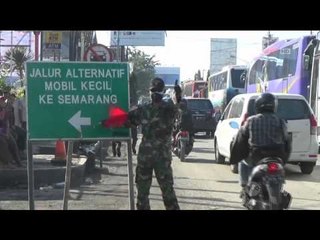 Kemacetan Tak Terurai di Keluar Tol Brebes Timur - NET12