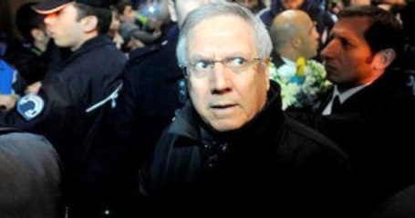 Fenerbahçeli Taraftarlar, Kafileyi Havalimanında Protesto Etti