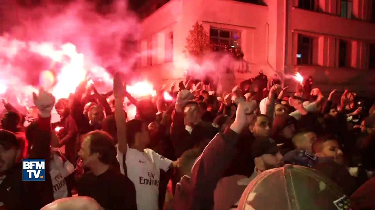 "Merci Paris!"… Les joueurs du PSG acclamés par des supporters à leur retour de Marseille