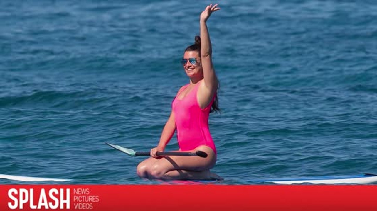 Lea Michele de vacaciones en Hawái mientras ustedes trabajan en el frio