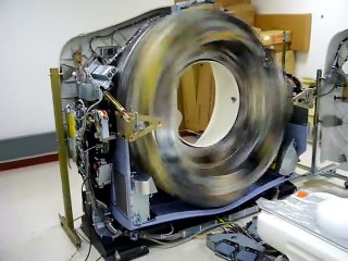 Cet IRM tourne à vitesse max... flippant !