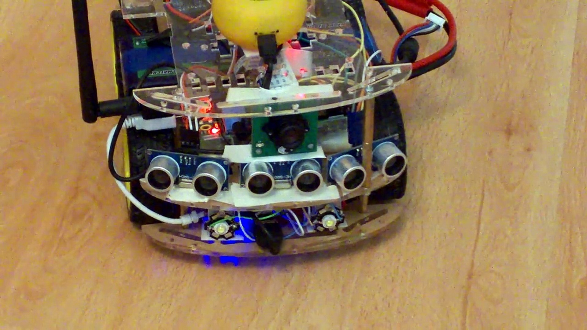 ⁣Arduino robot car testing Ultra Sonic Sensors. Arduino,Raspberry Pi,Camera,Lithium battery,WIFI