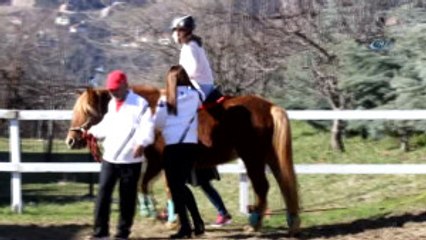 Doktorlar, 'Yürüyemez' Dedi, 17 Yıl Sonra Yürümeye Başladı