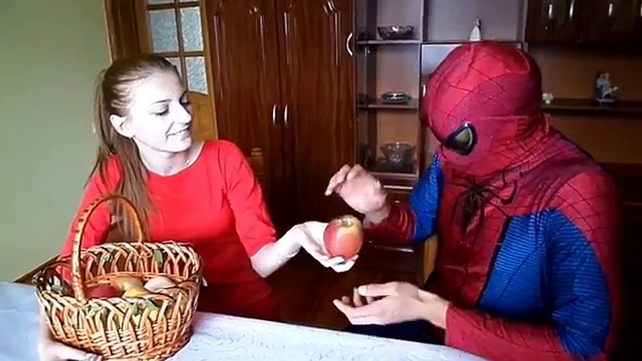 superman kissing princess marian! spiderman weeps!? - funny superhero in real life :)