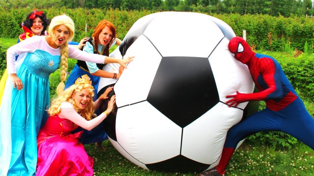 Spiderman & Frozen Elsa’s GIANT SOCCER BALL! w_ Pink Spidergirl, Maleficent, Catwoman Ariel Mermaid