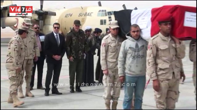 بالفيديو.. محافظ أسيوط يستقبل جثمان شهيد الواجب بسيناء بمطار أسيوط الدولى