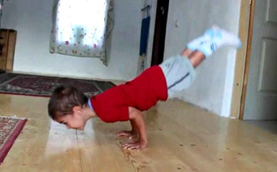 5 Year Old Boy Does 90 Degree Pushups