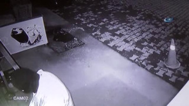 Marketteki Hırsızlık Anı Güvenlik Kamerasında