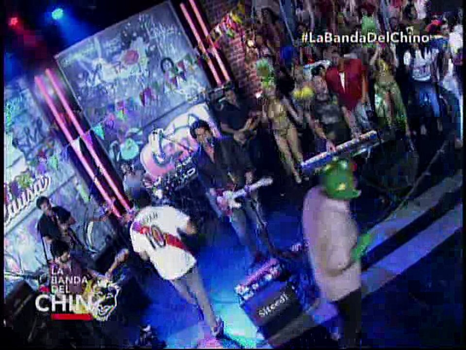 La Banda de Pedro suarez vertiz Cantando 2 Canciones en La Banda del Chino