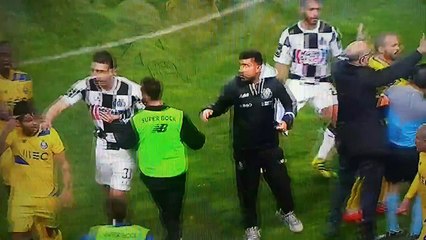 A confusão ao intervalo no jogo do Boavista 0-1 FC Porto