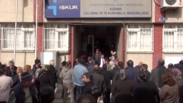 Edirne'de İşkur Önünde Uzun Kuyruk Oluştu