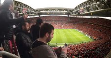 Beşiktaşlı Taraftarlar, Ali Sami Yen'e Küfürlü Tezahürat Yaptı