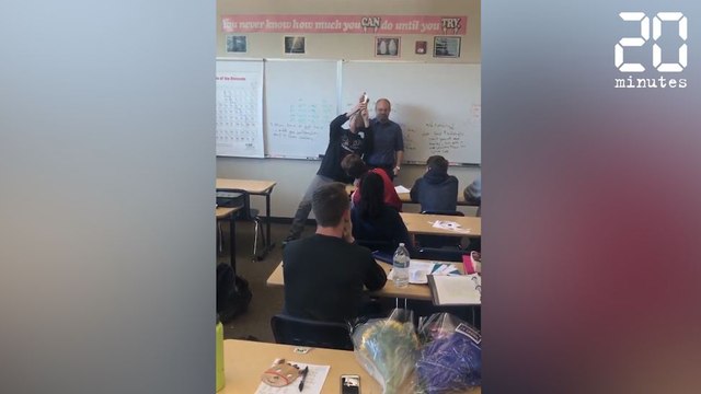 Des élèves organisent une surprise pour leur prof ... sa réaction est improbable ! - Le rewind du lundi 27 février 2017