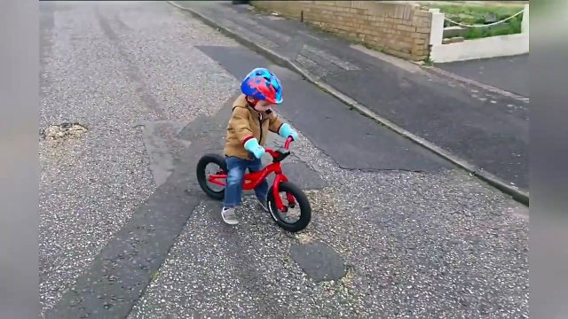 Et l'Oscar de la meilleur cascade... Trop mignon le gamin