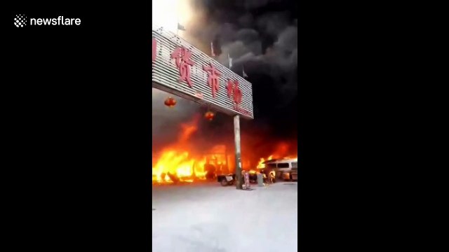 Major fire breaks out in Chinese flea market