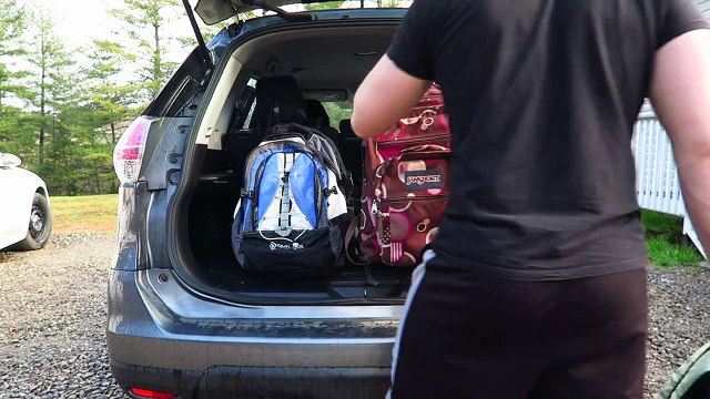 Good samaritan gives out care packs to homeless people