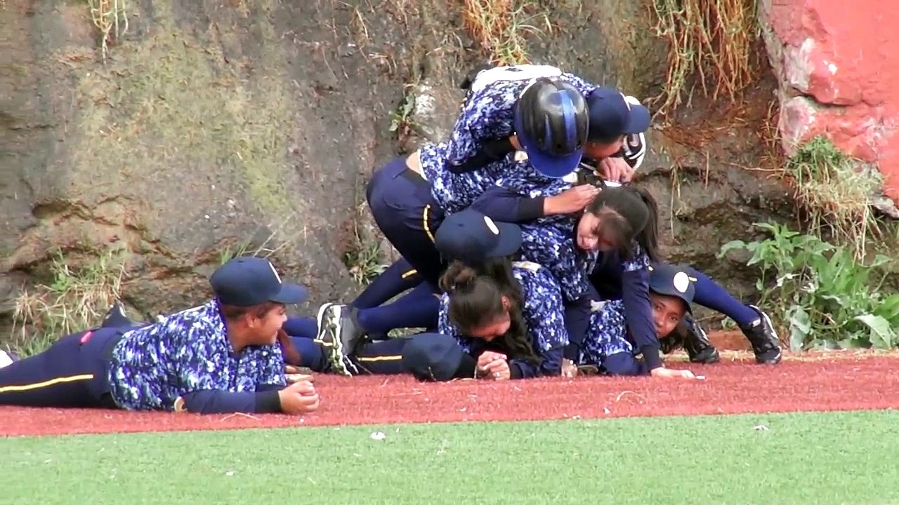 Guerreras vs Grizzlys en el parque José Aguilar Y Maya
