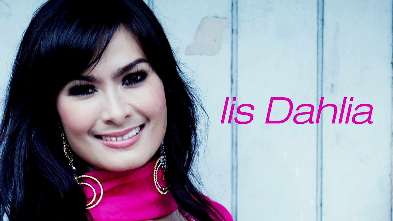 Iis Dahlia Mengukir Cinta