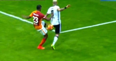 Galatasaray-Beşiktaş Maçında Verilmeyen Penaltı Tartışmalara Konu Oldu