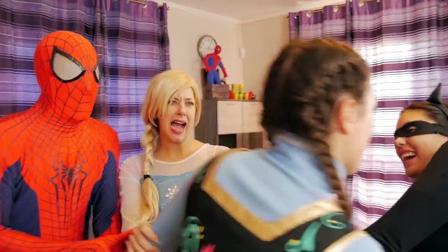 Замороженные Эльза вампир! Человек-паук Супергерои женщина-кошка замороженные Анна в реальной жизни удовольствие ИРЛ