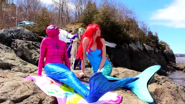 Человек-паук и замороженные elsa яйцо киндер сюрприз! Розовый Человек-паук Джокер супергерой удовольствие в реальном