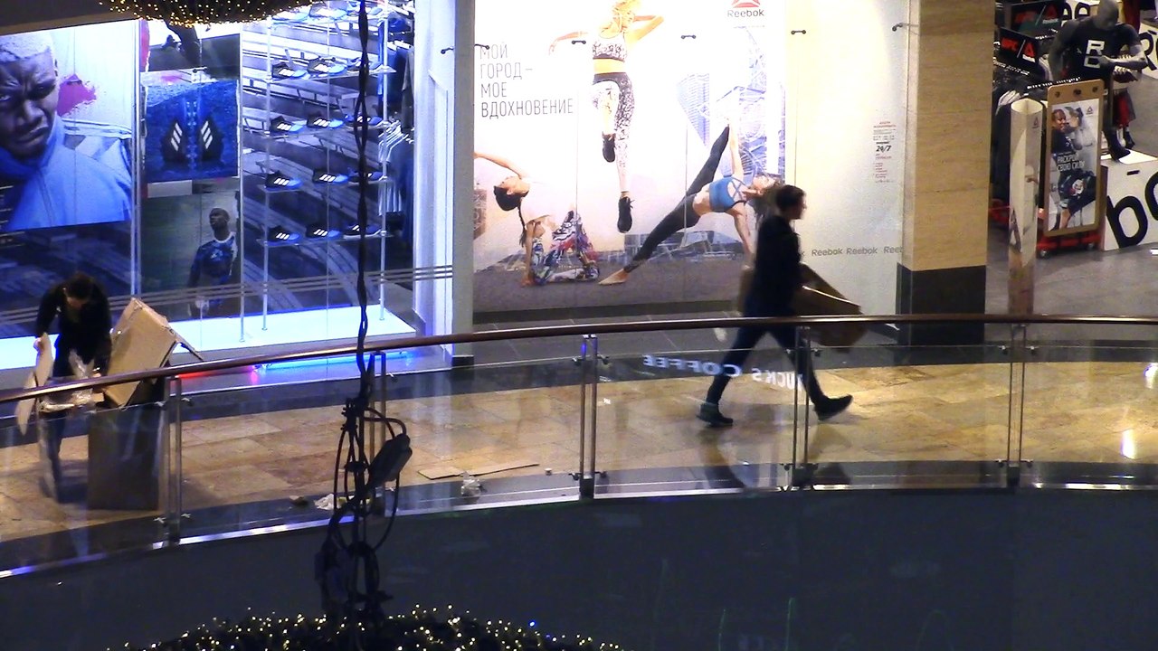 When something goes wrong (Epic fail in shopping mall)