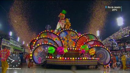 Roda quebrada pode ter causado acidente com carro alegórico na Sapucaí