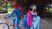 Капитан Человек паук против Венома против замороженные elsa перестрелку, Анна Джокер веселых супергероев в реальной жизни
