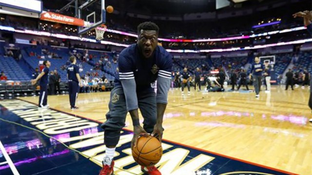 Nate Robinson CRAWLS Between Defender's Legs to Avoid Double-Team in NBA Comeback Attempt