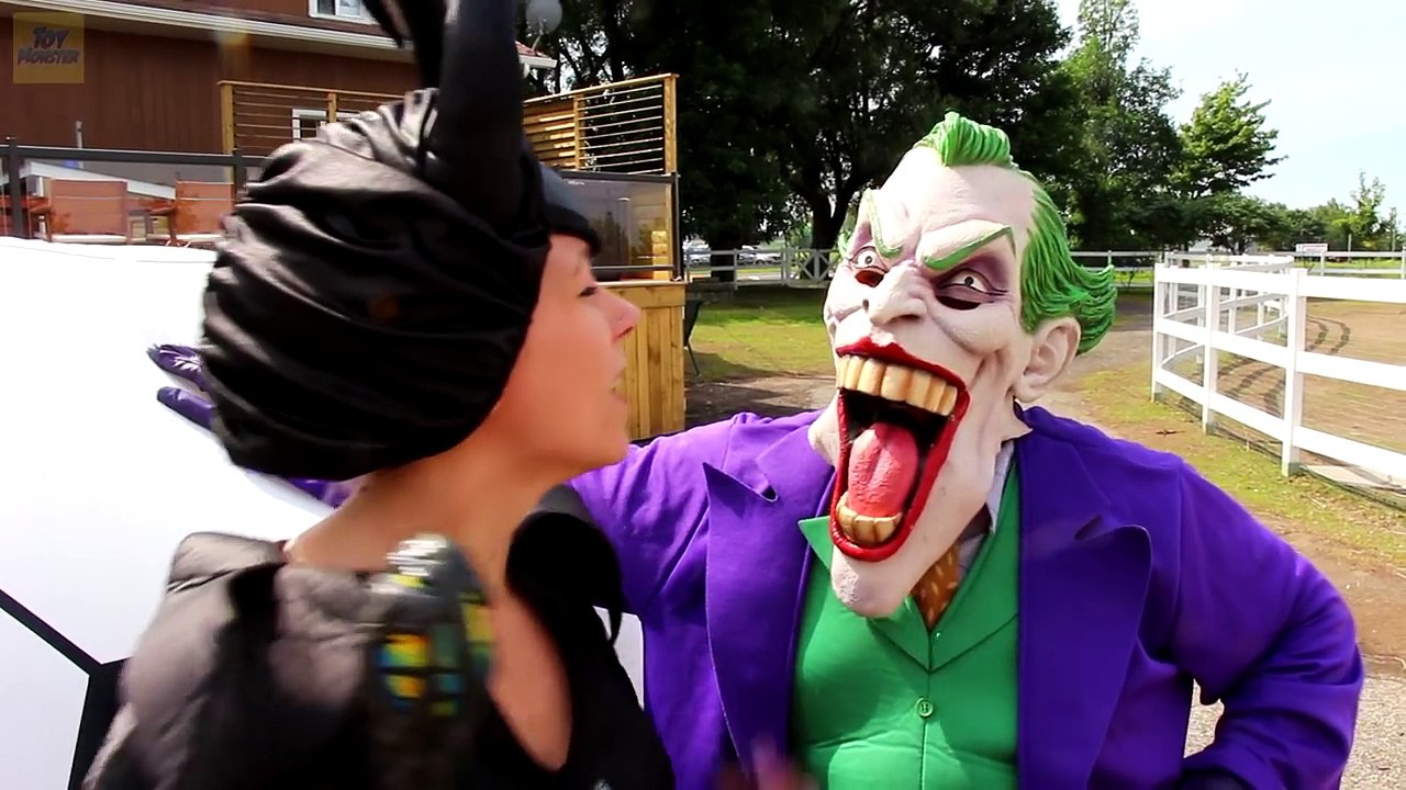 Spiderman & Frozen Elsa COKE PEPSI BINGE! w_ Joker Anna Snow White Spidergirl Pool Fun In Real Life-0DEWaHipfQc