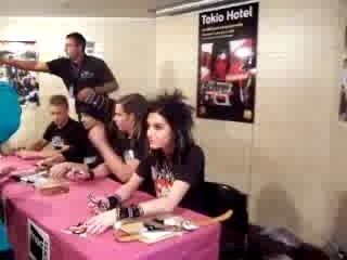 TOKIO HOTEL SEANCE DEDICACE SUPERRRRRRRRRRRRRRRRRRR