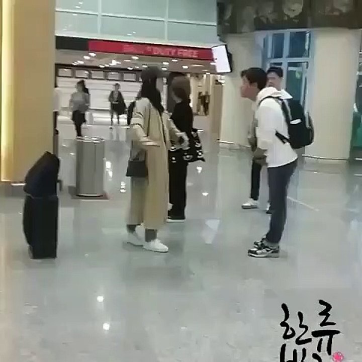 李瑞镇一行人抵达印尼机场 23/02/17 （1）