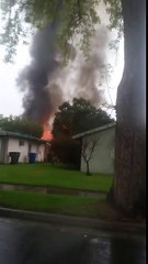 Un petit avion s'est écrasé sur des maisons cette nuit à Riverside en Californie - Au moins 5 morts