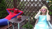 Замороженные elsa и Человек-Паук ж/ Spiderbaby в реальной жизни туалет шалость Супергерои эпизод 9