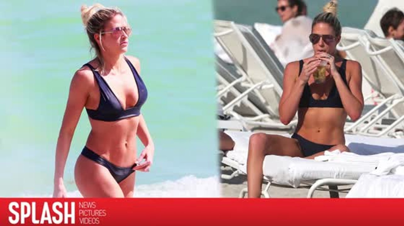 Der ehemalige WWE Star Kelly Kelly zeigte ihre tolle Bikini-Figur