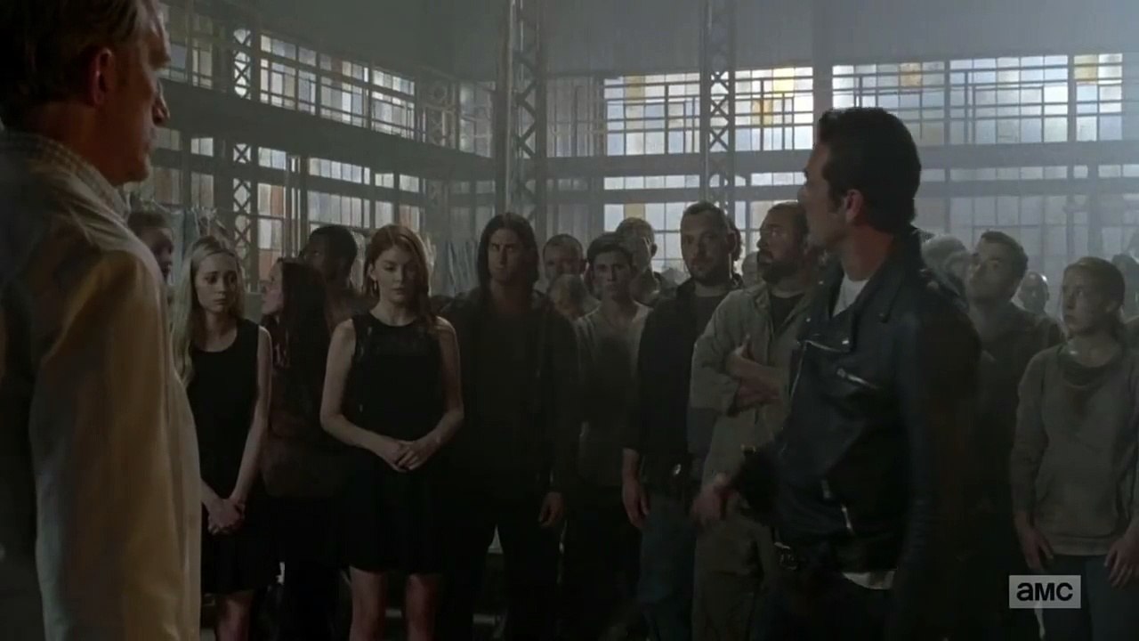 The Walking Dead 7x11 Negan Kills Doctor Carson