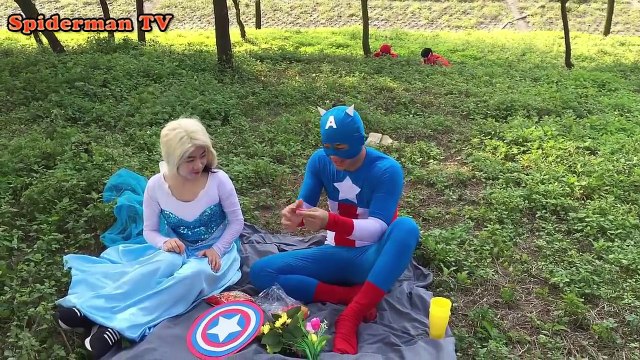 EVIL Elsa & EVIL Spiderman vs Frozen Elsa & Spiderman! w/ Joker Maleficent Pink Spidergirl