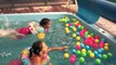 Al Aire Libre De La Bola Gigante De Hoyo De La Piscina De Aprendizaje De Los Niños Jugando Globos De Agua Bolas Fáciles De Diversión De Color Menos