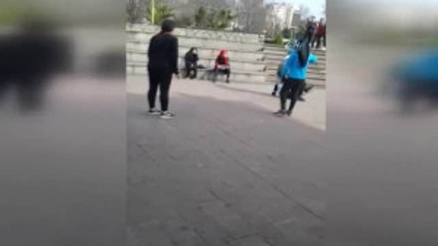 Liseli Kızların Kavgası Saç Saça Kavgası Kamerada