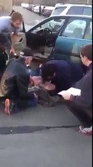 Il sauve une femme enceinte accidentée et part travailler à l'hopital... normal !